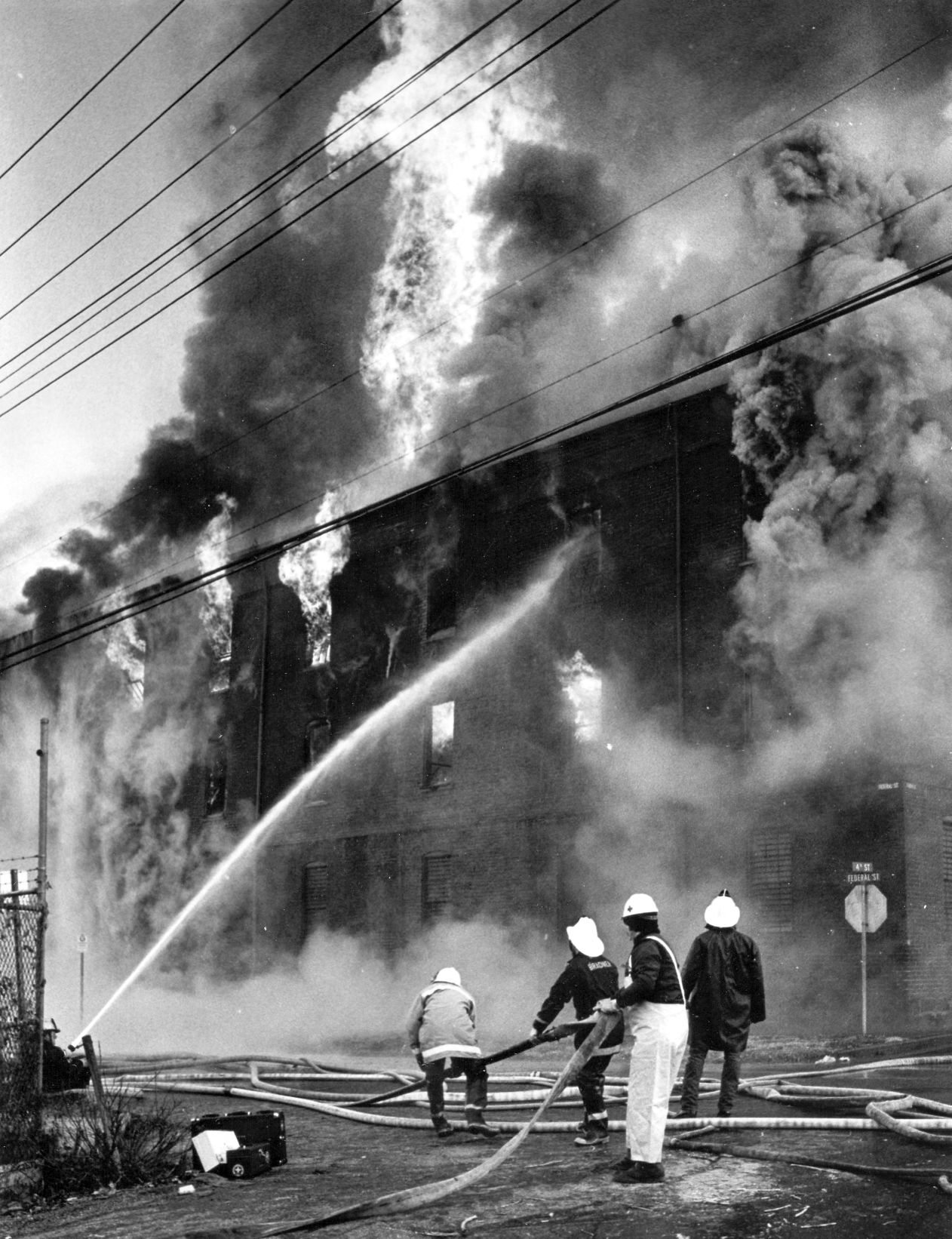 19761206_lna_news_firearchive_p68